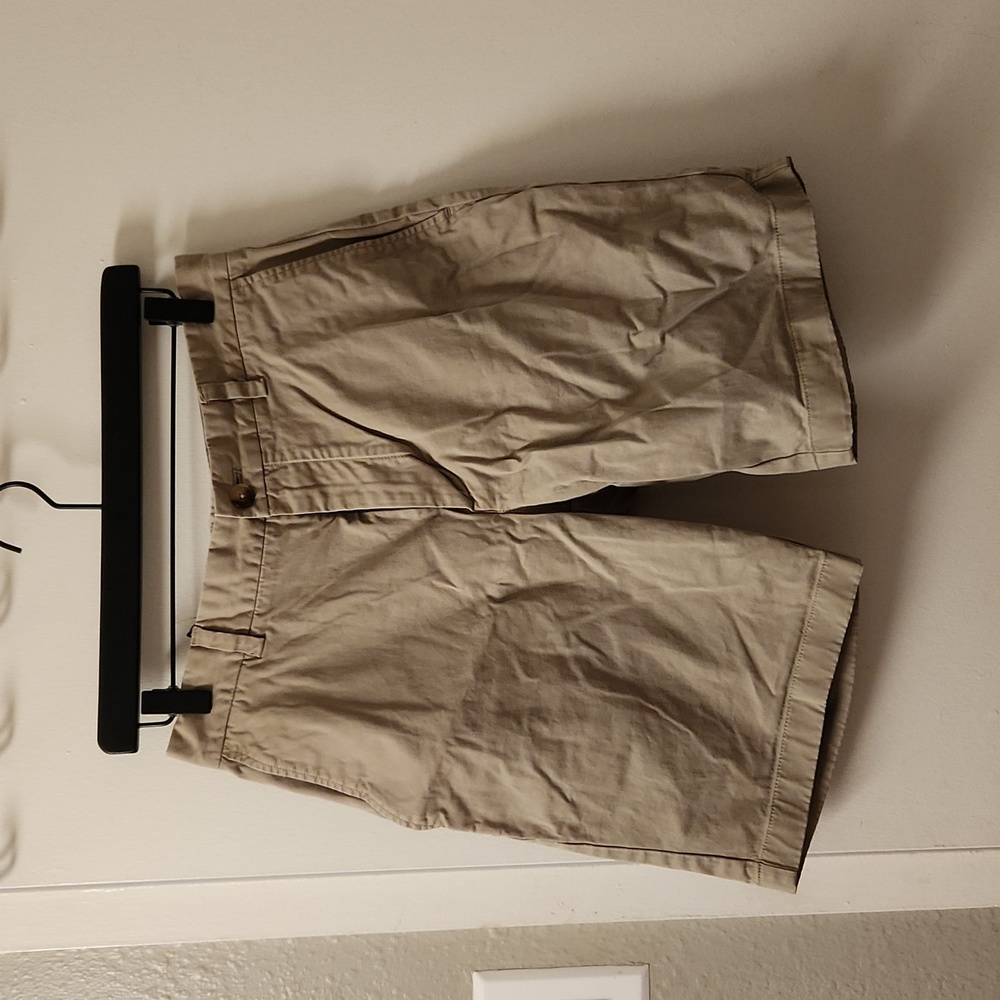 Vineyard Vines Breaker short color. 8 inch inseam size 32